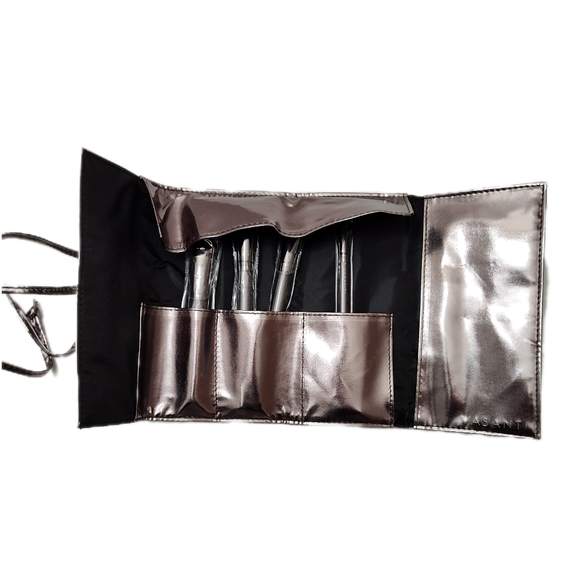 VASANTI COSMETICS Curated 4pc Face Brush Set + Brush Roll - Picture 4 of 9